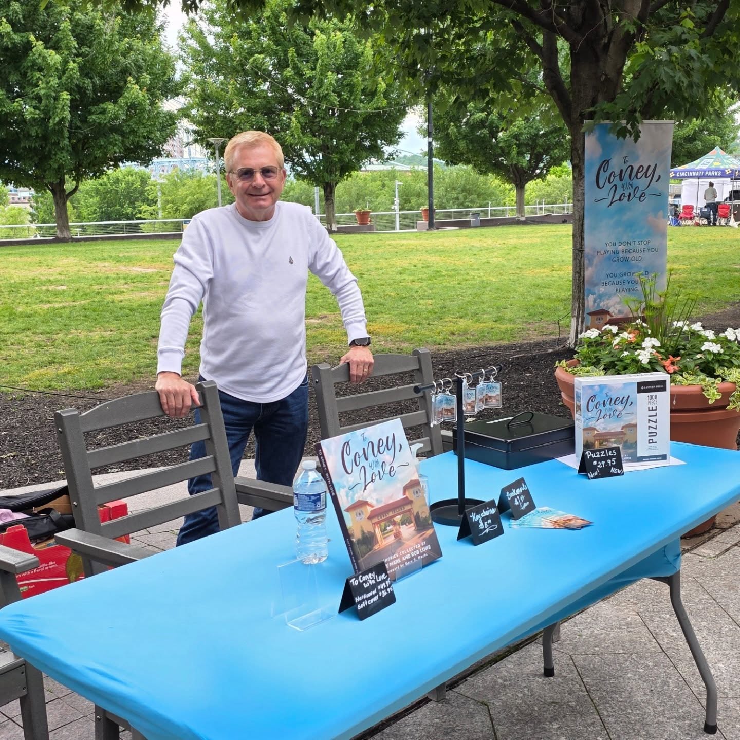 We are here for a big night at Moerlein Lager House outside! Come join us for books puzzles and much more...Rockin&Roeblings!